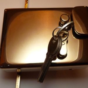 KIBB latching rim lock